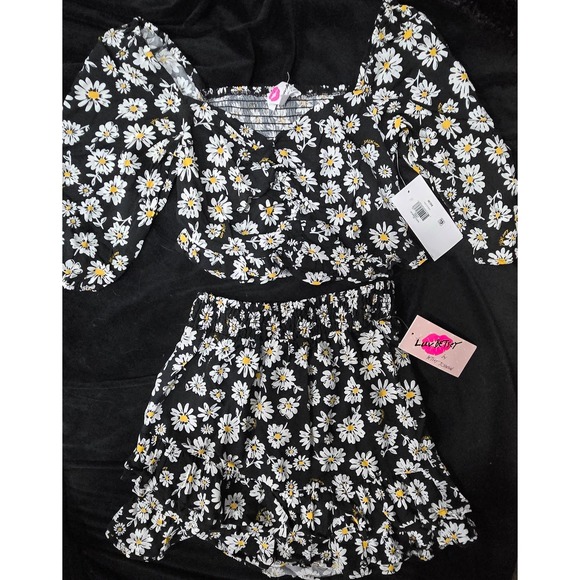 Luv Betsey by Betsey Johnson Dresses & Skirts - Luv Betsey by Betsey Johnson Daisy Floral 2 Piece Set Crop Top Skirt XS New